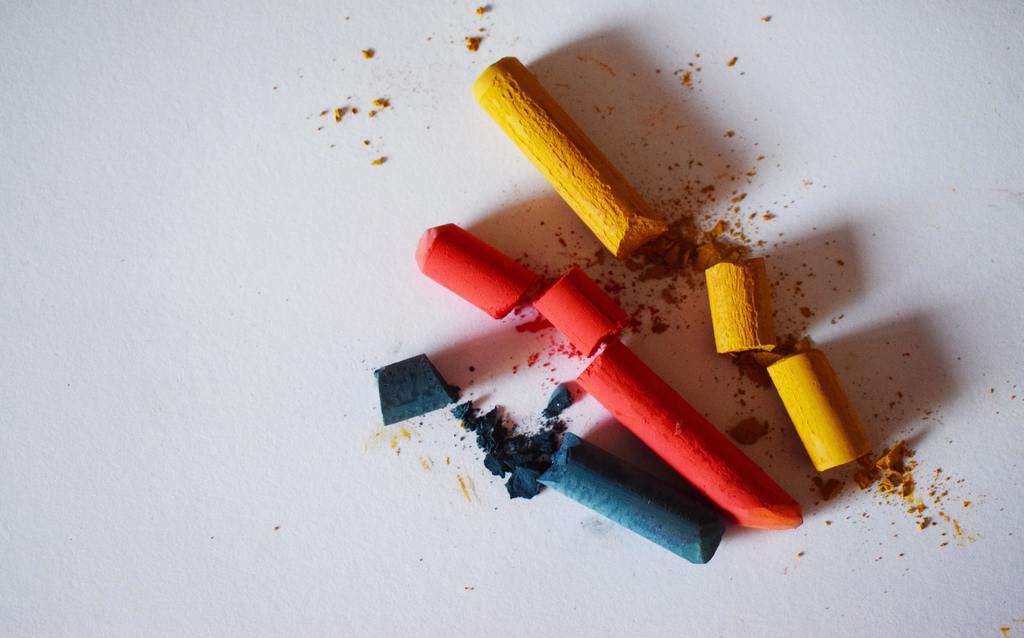 A picture of broken crayons